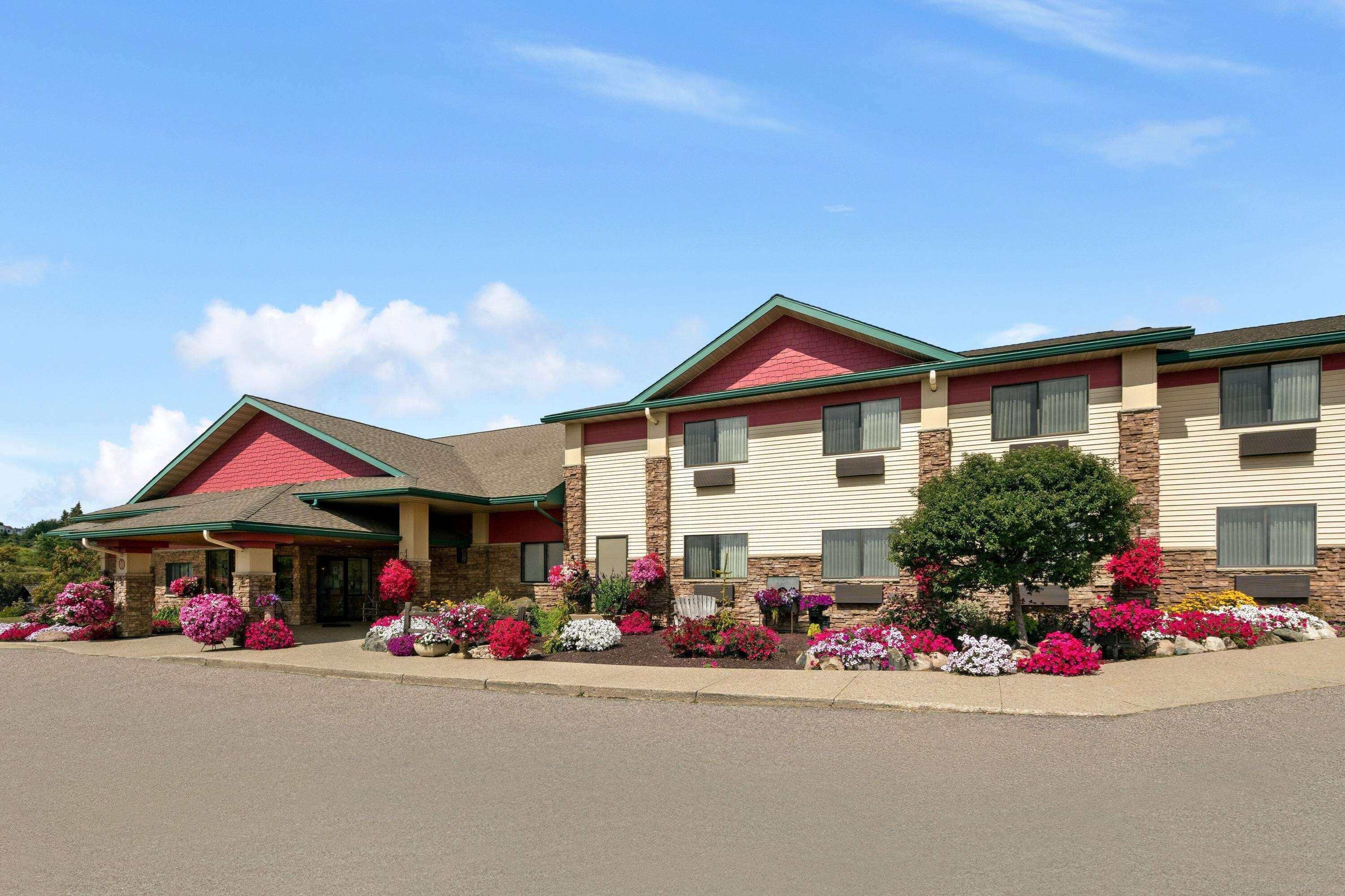 Motel Super 8 By Wyndham Eveleth Exterior foto